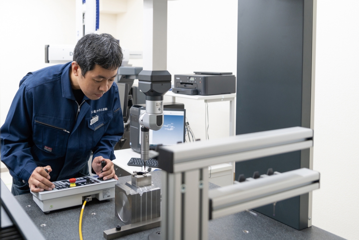 The key to automating a production line lies in the design and maintenance of auxiliary equipment and robots. Our dedicated staff team, with its extensive experience and technical expertise, is the driving force behind these capabilities.